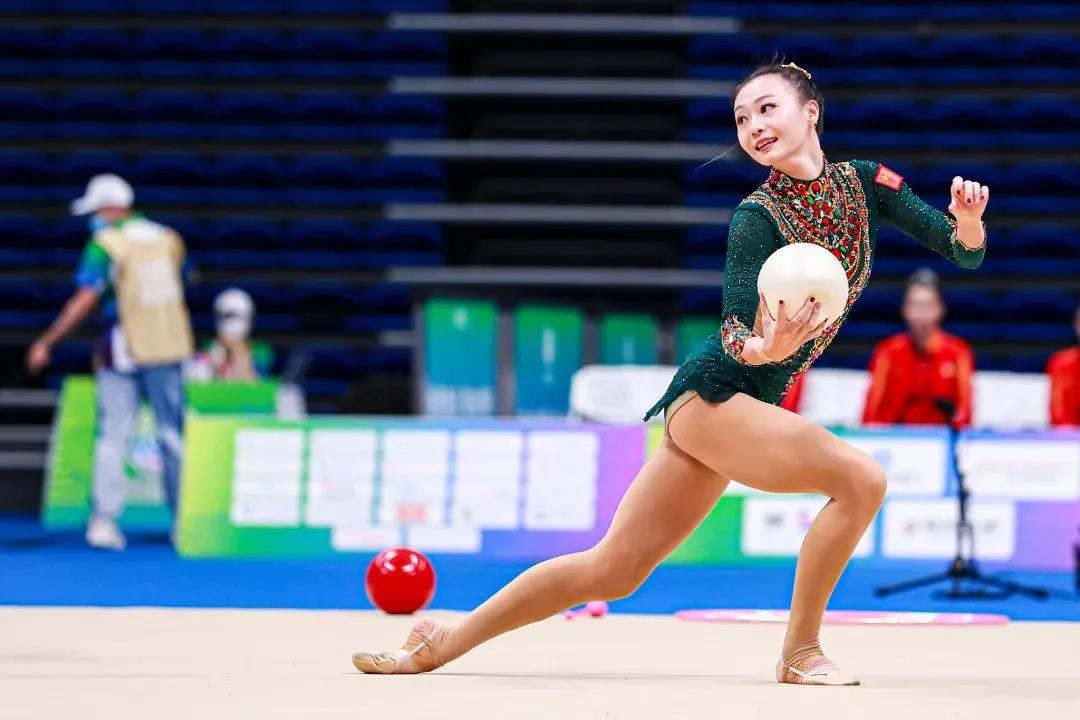 郝婷,2001年3月出生于盐城,中国艺术体操队现役运动员,国际运动健将.